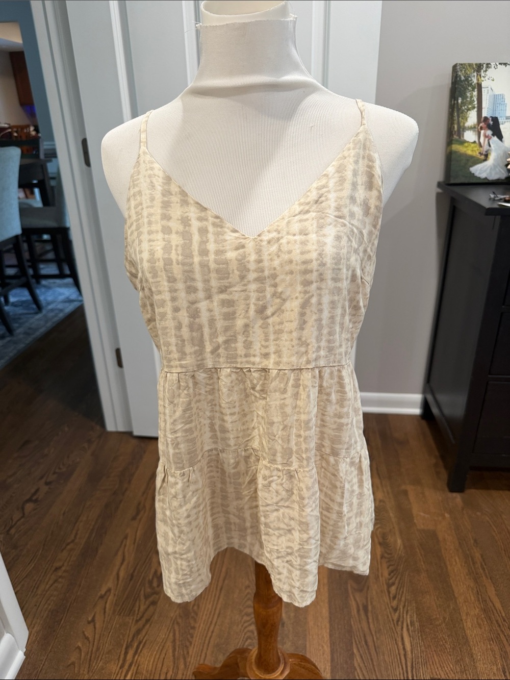 Old Navy Cream Tie-Dye V-Neck Spaghetti Strap Camisole